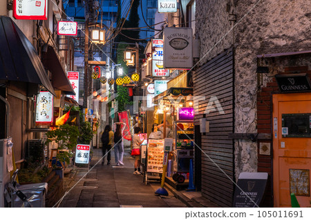 《Tokyo》 Nostalgic bar in front of Nakano station 105011691