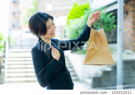 Business woman takeout Business woman takeout 105012011
