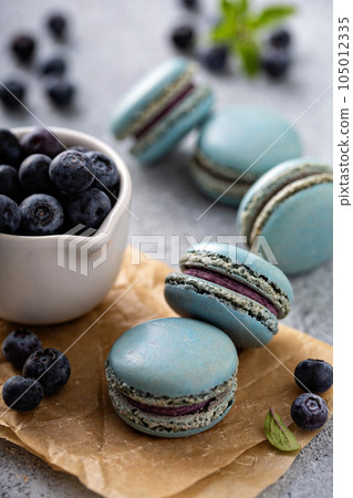 Blueberry macarons with fresh berries Blueberry macarons with fresh berries 105012335