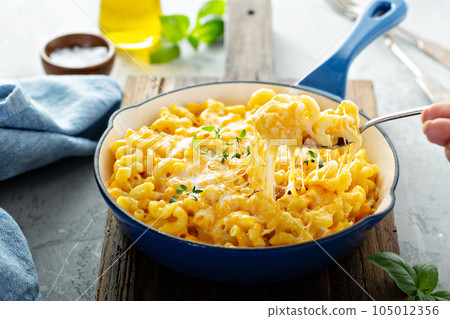 Baked mac and cheese Baked mac and cheese 105012356