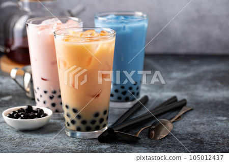 Variety of milk bubble tea in tall glasses 105012437
