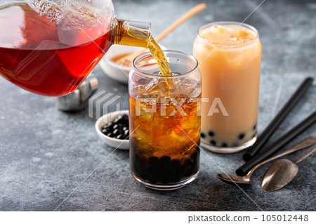 Making milk bubble tea Making milk bubble tea 105012448