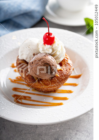 Puff pastry with ice cream 105012449