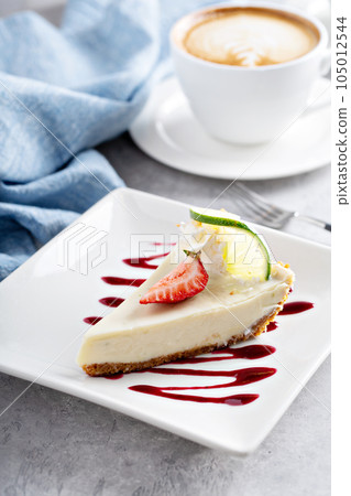 Key lime pie 105012544