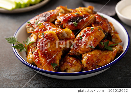Sweet and spicy chicken wings with glaze 105012632