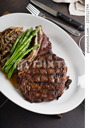 Beef steak with mushrooms and asparagus 105012744