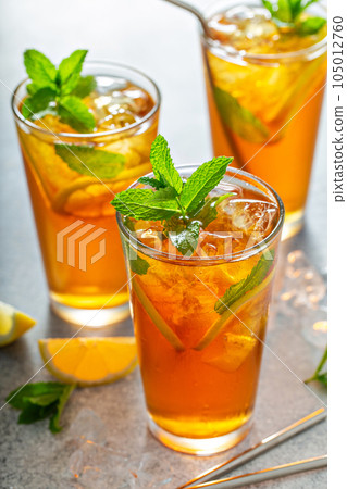 Refreshing iced tea Refreshing iced tea 105012760