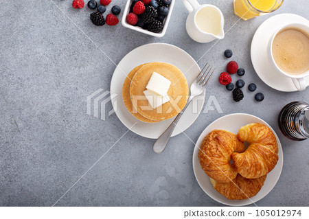 Breakfast table overhead with copyspace 105012974
