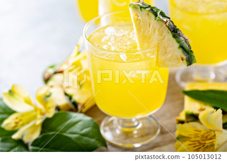 Refreshing summer cocktail with pineapple 105013012