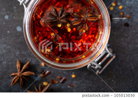 Spiced chili infused oil 105013030