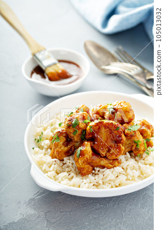 Buffalo style barbecue cauliflower 105013032