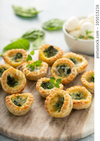 Spinach mini quiches freshly baked Spinach mini quiches freshly baked 105013216