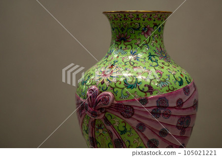 Exhibits at the National Palace Museum Speculation 105021221