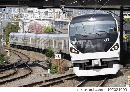 中央本線運行的 E257 系列 0（特急 Kaiji） 105021603
