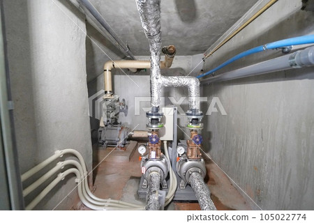 舊樓的水泵更換為新水泵 舊樓的水泵更換為新水泵 105022774