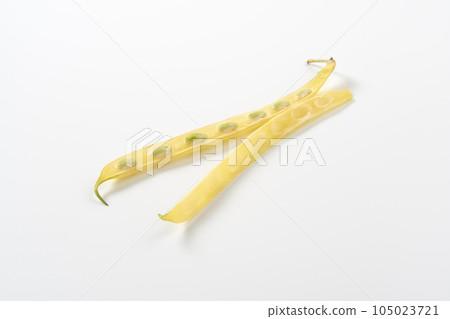 yellow kidney beans on white background 105023721