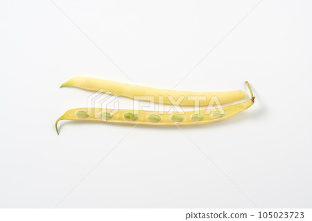 yellow kidney beans on white background 105023723