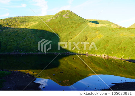 從Chokai湖的Chokai山 從Chokai湖的Chokai山 105023951