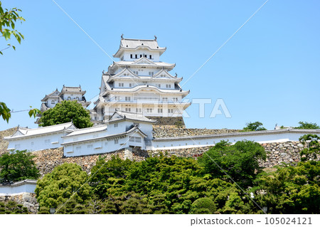 藍天的姬路城（近景） 105024121