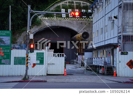 tunnel 105026214