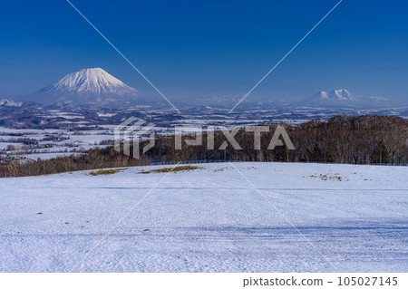 Hokkaido Toyoura Town Snowfield and the scenery of Mt. Yotei and Mt. Shiribetsu in winter Hokkaido Toyoura Town Snowfield and the scenery of Mt. Yotei and Mt. Shiribetsu in winter 105027145
