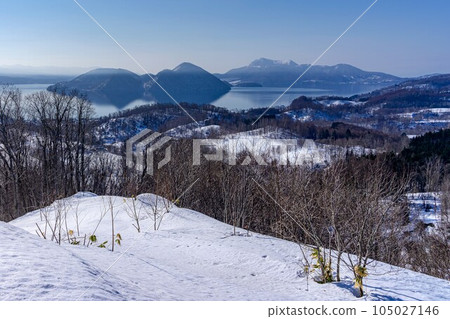 北海道洞爺湖鎮的洞爺湖和冬天的有珠山 105027146