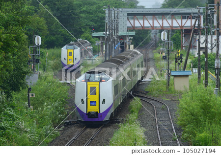 特快列車“大空號”和“十勝號”在十勝清水站交叉 105027194