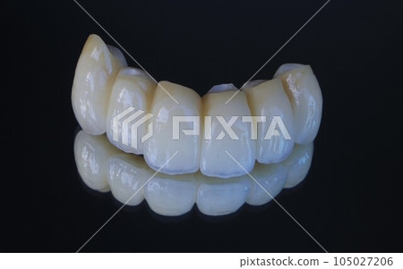 在牙醫那裡清潔潔白的牙齒 105027206