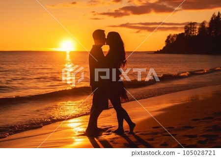 在沙灘上接吻的情侶 105028721