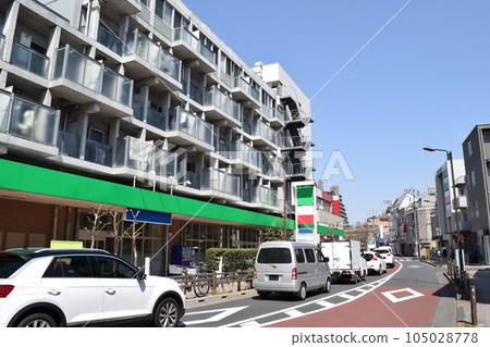 Cityscape around Rokakoen Station, Setagaya Ward, Tokyo 105028778
