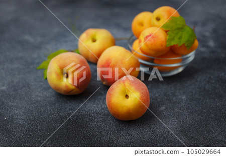 Harvest of peaches for food or juice. 105029664