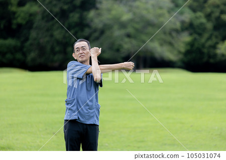 Mature man exercising on the lawn Mature man exercising on the lawn 105031074