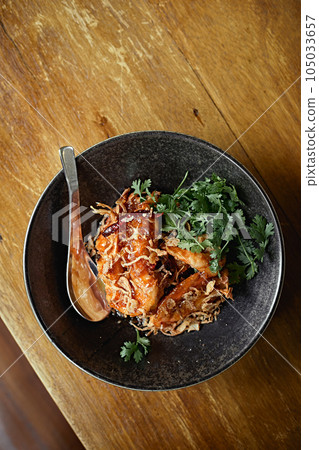 Fried Shrimp with Tamarind Sauce 105033657