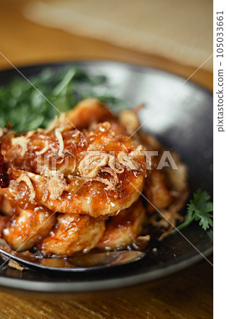 Fried Shrimp with Tamarind Sauce Fried Shrimp with Tamarind Sauce 105033661