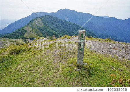 Masago no Mine summit sign and Mt. Kinpoku Masago no Mine summit sign and Mt. Kinpoku 105033956