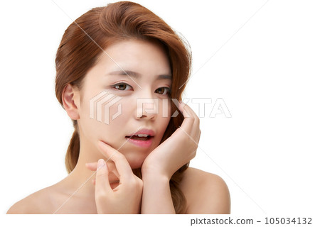 Beauty, a clean-skinned young woman 105034132