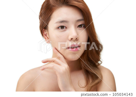 Beauty, a clean-skinned young woman 105034143