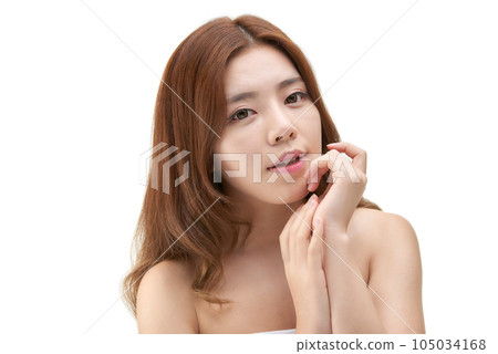 Beauty, a clean-skinned young woman 105034168