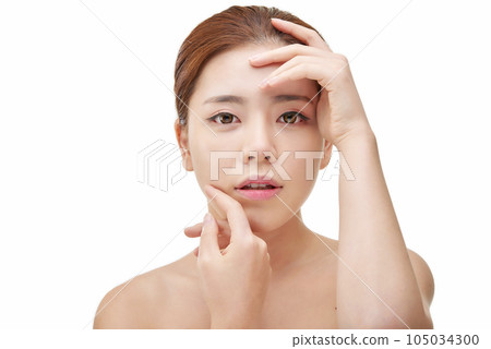 Beauty, a clean-skinned young woman 105034300