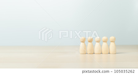 Group of wooden puppet with leadership corporate of teamwork. 105035262
