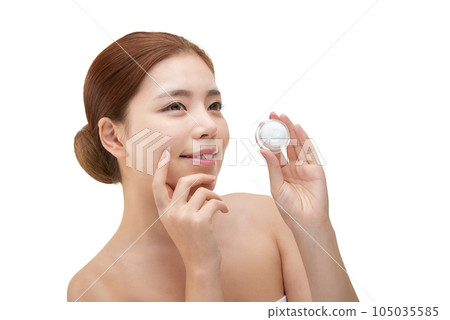 beautiful young woman with clean skin and moisturizing cream 105035585