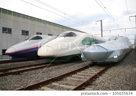 JR East E2 series 1000 series • 200 series color • E956 series (ALFA-X) 105035634