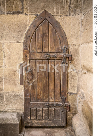Vintage door 105036526