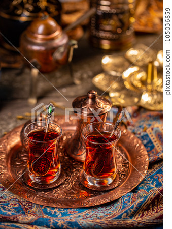 Black Turkish tea i 105036859