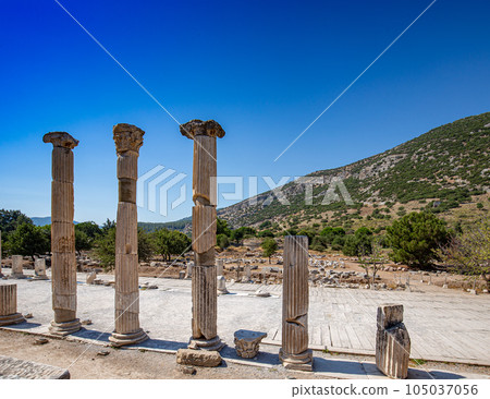 Columnar arrangements in Ephesus 105037056