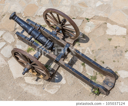 Ancient cannon on wheels 105037124