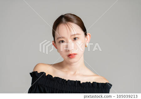 年輕女子古典美 105039213