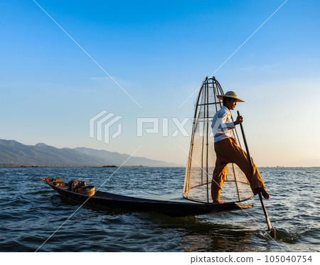Myanmar travel attraction landmark - Traditional Burmese fisherman at Inle lake, Myanmar famous for their distinctive one legged rowing style 105040754