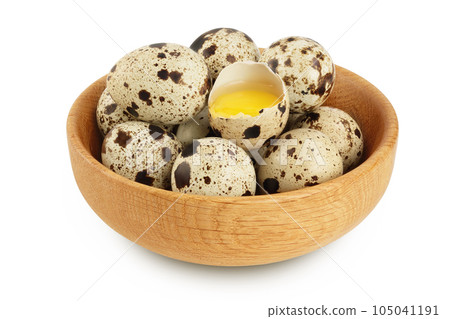 Raw quail egg in wooden bowl isolated on white background with full depth of field 105041191