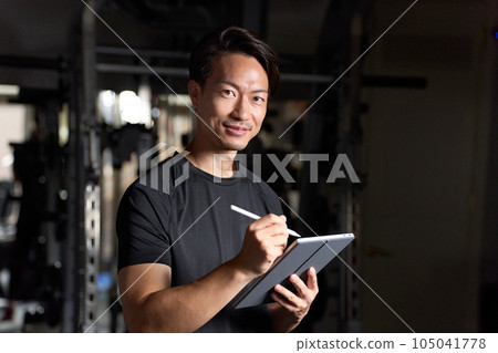 Male trainer in sportswear holding a tablet Sports analyst image Male trainer in sportswear holding a tablet Sports analyst image 105041778